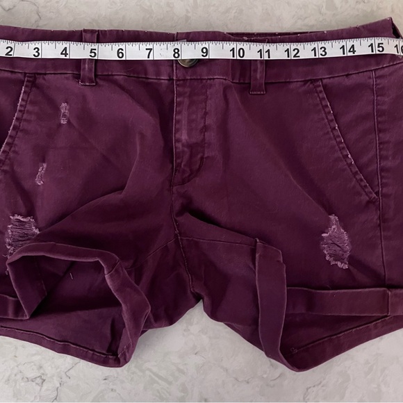 American Eagle Low-rise Burgundy cuffed Midi Stretch Shorts Size-6 - Picture 6 of 9